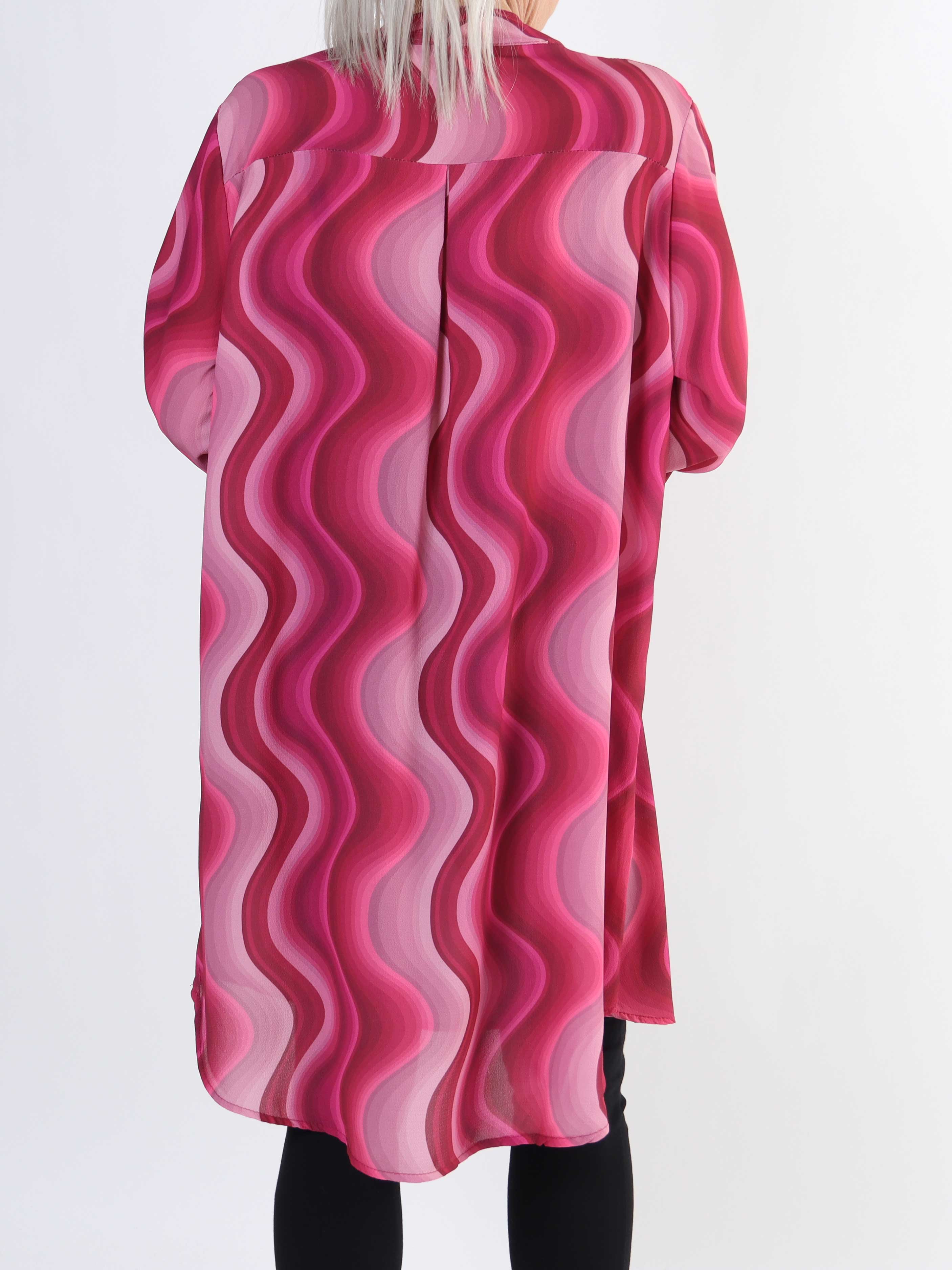 Vanesa Dress Wave - Let og luftig mønstret plus size kjole